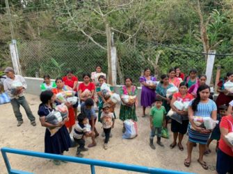 El profe que ayuda a familias en extrema pobreza