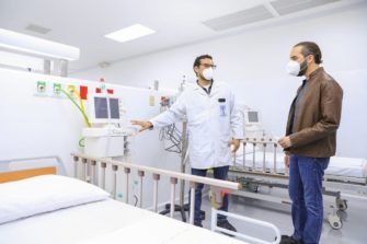 El Salvador busca médicos guatemaltecos para el Hospital que construyó