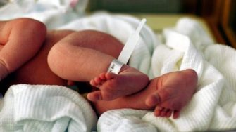 Trillizos recién nacidos dan positivo a Covid-19 y por esta razón desconcierta a Salud