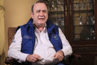 Giammattei se realiza revisiones médicas constantemente