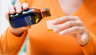 Niños y adolescentes: qué se puede tomar contra la tos