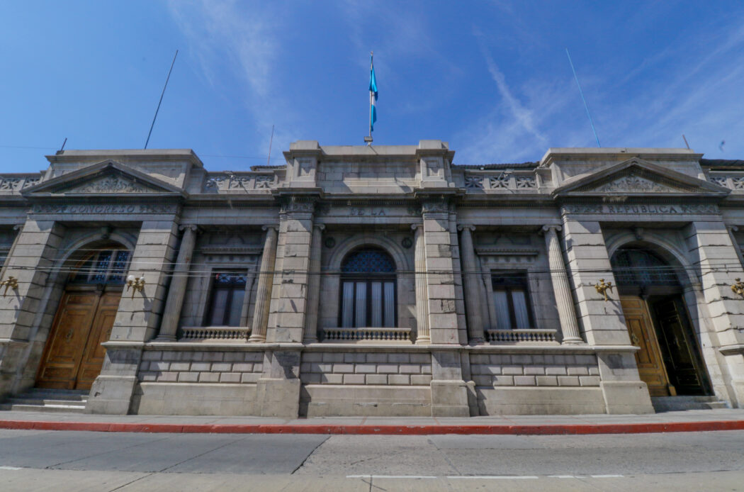 Sindicato pide que vacunen a todos los trabajadores del Congreso de Guatemala contra el covid19