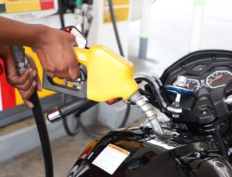 Nuevos precios de referencia del combustible evidencian rebaja