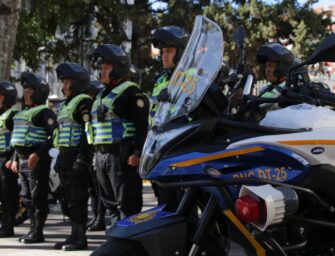 Agentes policiales estrenan motocicletas