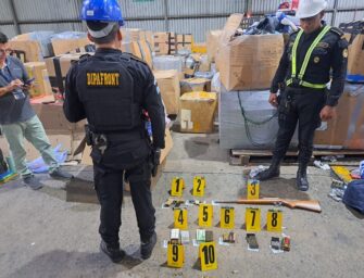 Encuentran armamento escondido en caja proveniente de Estados Unidos en Puerto Barrios
