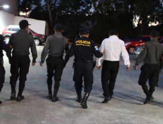 Guardias de seguridad privada detectados con armas ilegales en Mixco