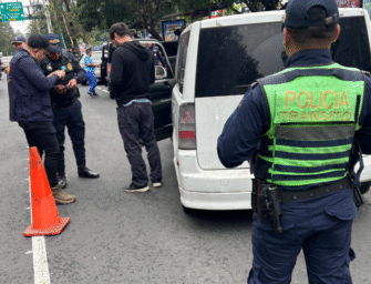 Operativo en zona 15 busca frenar a taxis piratas