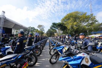 Gobierno entrega 262 vehículos a la Policía Nacional Civil