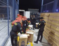 PNC incauta 3.5 millones de cigarrillos ocultos entre chile dulce en Jutiapa