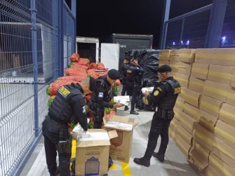 PNC incauta 3.5 millones de cigarrillos ocultos entre chile dulce en Jutiapa