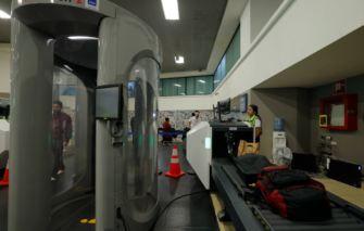 La Aurora renueva escáneres de equipaje con IA tras ocho años