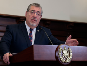 Arévalo reacciona tras fallo de la CC y pide a postuladora no ceder presiones