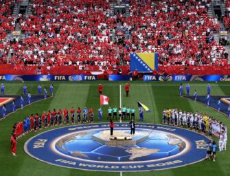 Canadá rescata un empate en su debut mundialista frente a Bosnia