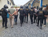 Cinco capturados y dos policías heridos tras enfrentamiento armado en Morales, Izabal