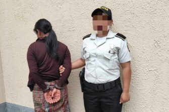 Capturan a mujer señalada de agredir a sus tres hijos
