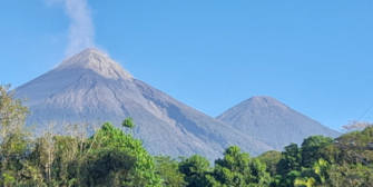 Conred aclara que nadie tiene autorización para subir al volcán de Fuego