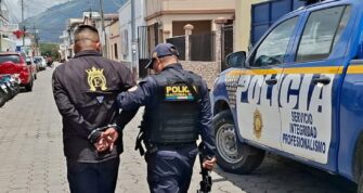 Capturan a hombre que portaba dos armas de forma ostentosa en desfile hípico