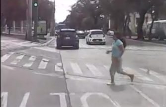 Nueva modalidad de chantaje: dejarse atropellar para cobrar