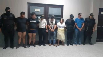 Atacan a agentes PNC durante toque de queda