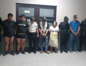 Atacan a agentes PNC durante toque de queda