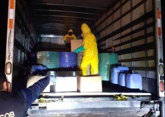 Capturan a tres por posesión de sustancias químicas