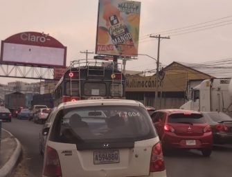 Calles de la capital de Guatemala se llenaron este lunes pese a restricciones por COVID-19