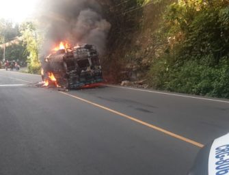Incendio sorprende a conductores en Retalhuleu