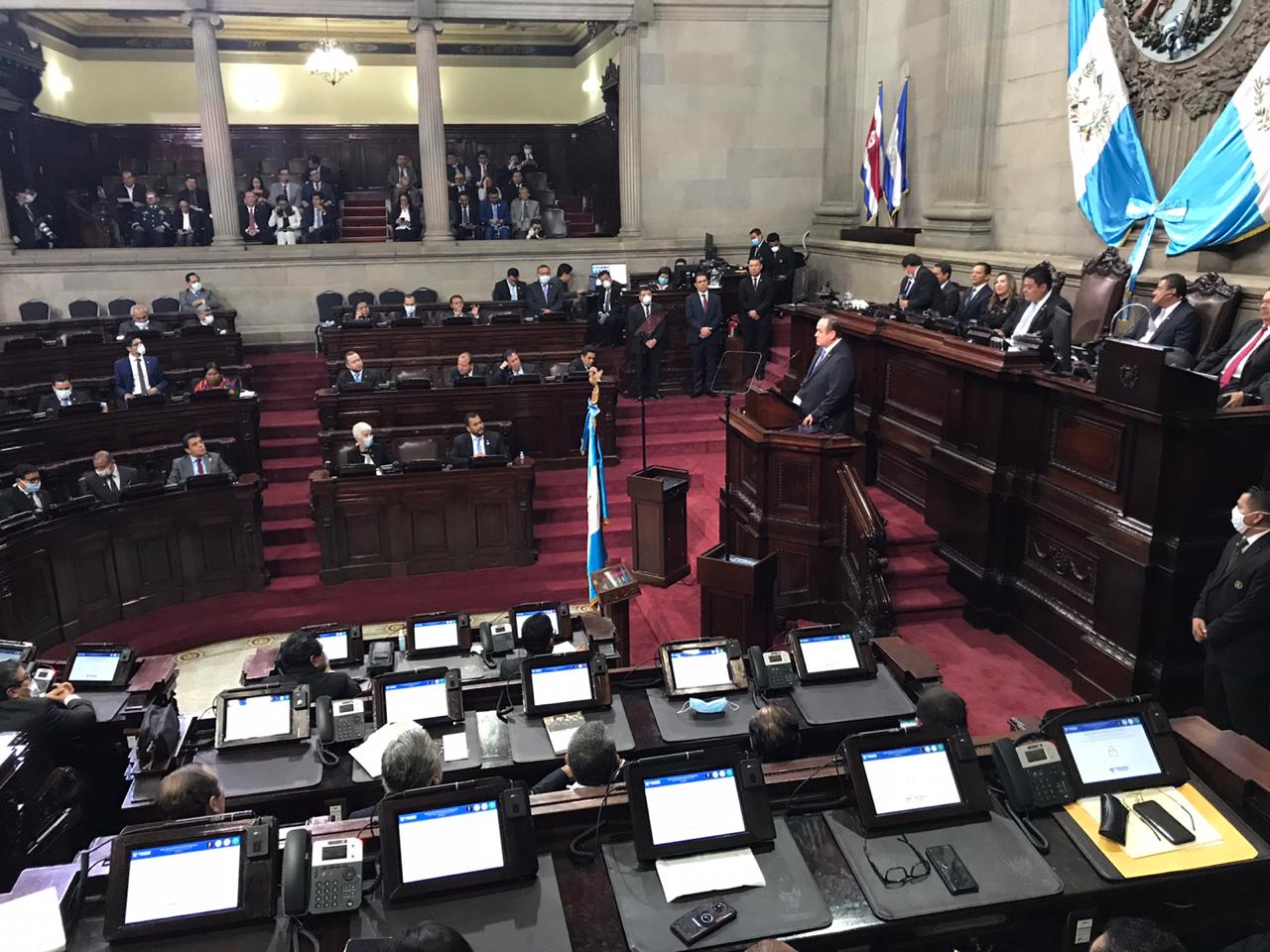 EN VIVO Presidente presenta plan de reactivación económica | La Voz de ...
