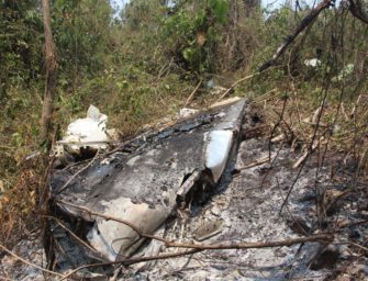 Encuentran narcoavioneta incendiada en Petén