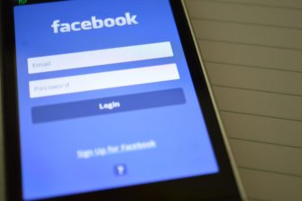 Facebook alertará a usuarios que hayan interactuado con información falsa del coronavirus