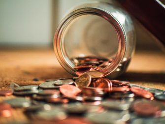 Remesas caerán un 20% este año, según el Banco Mundial