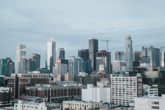 California entregará US$500 de ayuda a 150 mil migrantes indocumentados