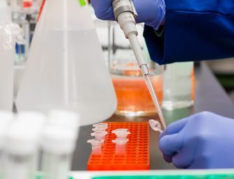 Unión Europea donará 70 mil pruebas para detectar COVID-19