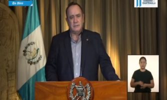 Giammattei anuncia que hay 294 casos de COVID-19 y explica por qué se redujo el toque de queda