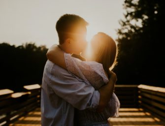 El origen del #DíaInternacionalDelBeso, 13 de abril