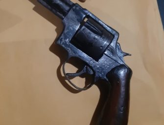 A la cárcel por desobedecer toque de queda y portar armas