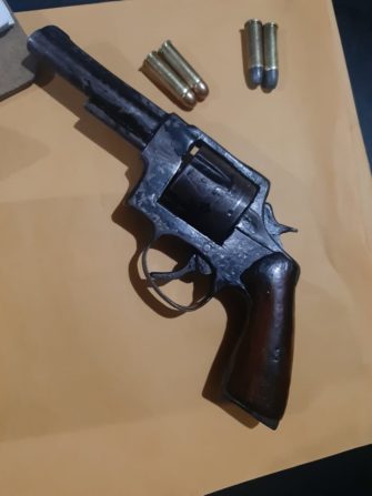A la cárcel por desobedecer toque de queda y portar armas