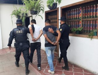 Frustran robo de camión repartidor de alimentos