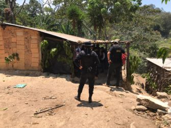 Realizan serie de allanamientos en busca de niño secuestrado