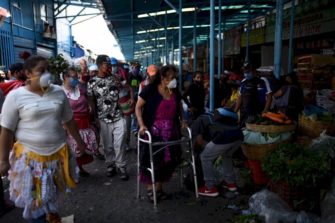 Camiones con verduras y frutas podrán circular sin restricción en el país