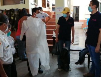 Club Rotarac dona trajes para bomberos voluntarios