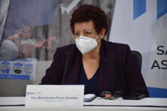 Ministra Flores indica que se detectó una red de corrupción en el sistema hospitalario