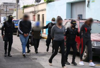 Capturan a cuatro personas que presuntamente cometerían este hecho