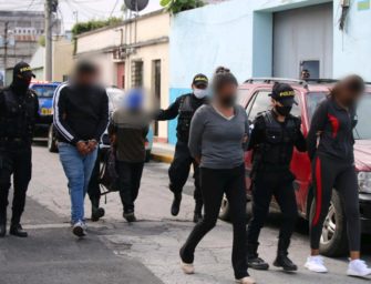 Capturan a cuatro personas que presuntamente cometerían este hecho
