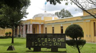 Mineduc suspende actividades al aire libre por alta contaminación del aire en Guatemala