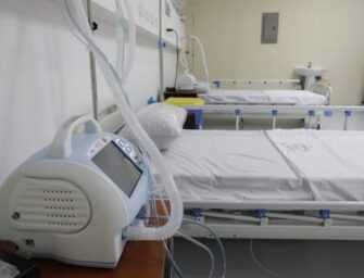 Salud dice que cifra de ocupación de camas en hospitales sigue bajando