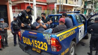 Capturan a borrachos, uno de ellos llevaba un arma ilegal