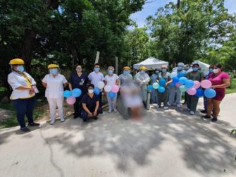 COVID-19 | Mujer fue dada de alta tras permanecer 39 días en intensivo
