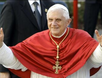 Benedicto XVI se convierte en el Papa más anciano de la historia