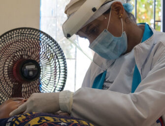 570 mil trabajadores de salud se han infectado de coronavirus en América